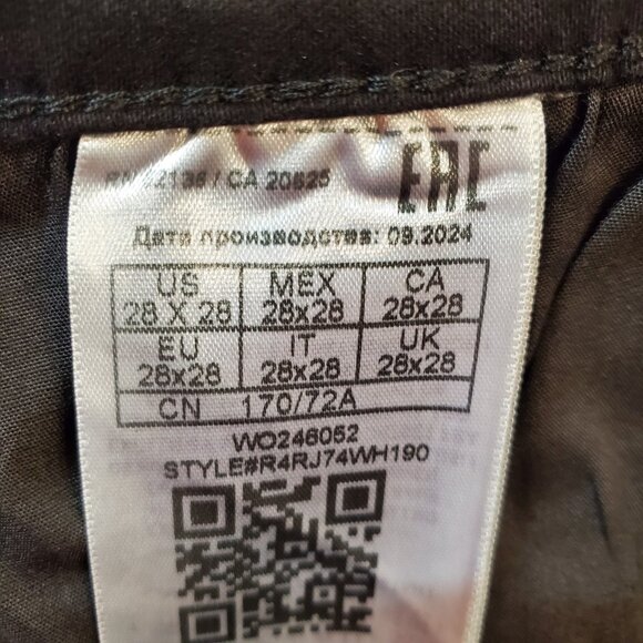 Guess Girly G Stone Slim Fit High Rise Straight Black Jeans Size 6/28 NWT - Picture 13 of 16